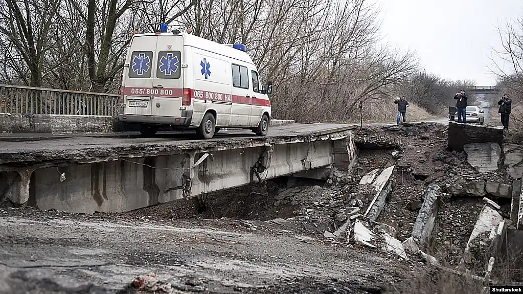 Krankenwagen in ukrainischem Kriegsgebiet - Foto von "Be like we are" (www.medryh.com.ua)