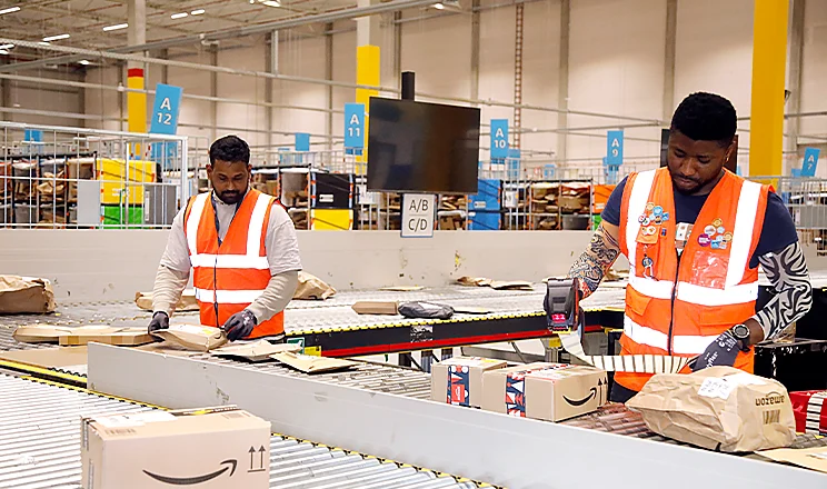 Online-Versandhandel - Distributionszentrum von Amazon in Duisburg, Dezember 2023 | Foto: IMAGO / Funke Foto Service