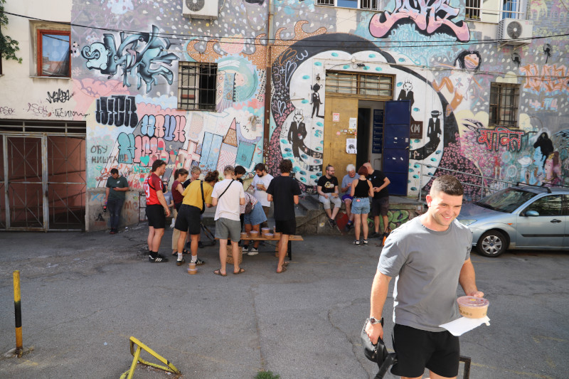 Mittagspause bei der gewerkschaftsnahen Initiative Radnički glas in Belgrad | Foto: Lars Hirsekorn